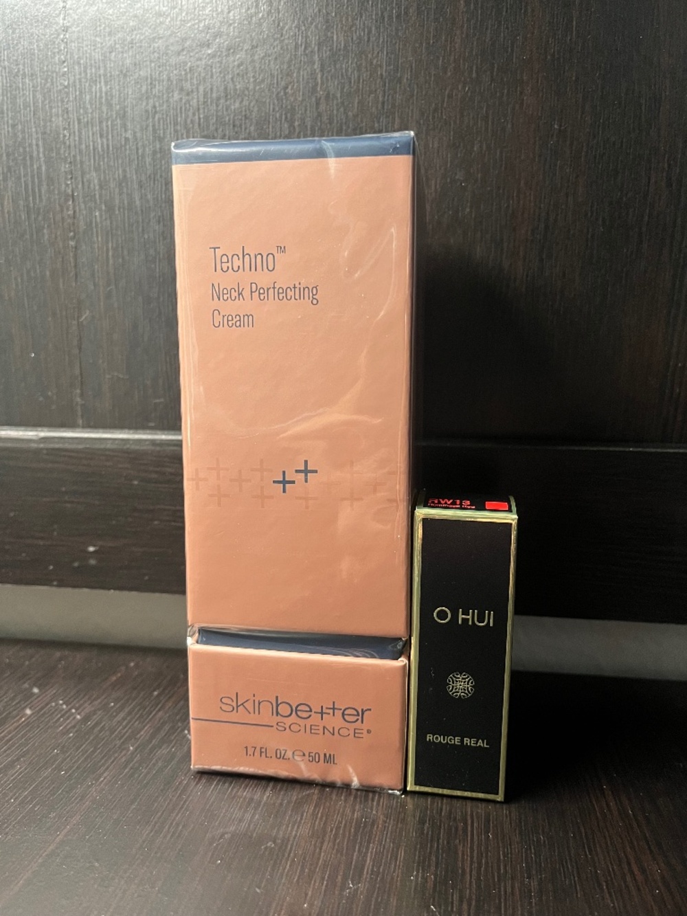 GIFT for MOM: Techno Neck Perfecting Cream + free ohui lipstick